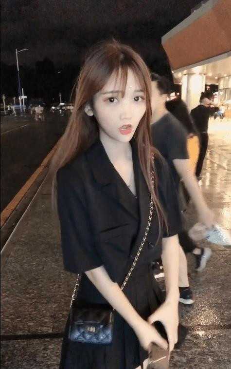 萝莉感的美女, 这大眼睛真好看! TC辅助网www.tcsq1.com9252