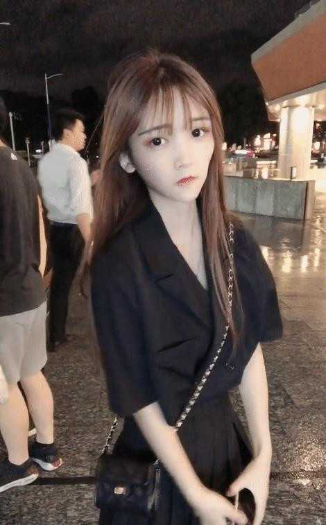萝莉感的美女, 这大眼睛真好看! TC辅助网www.tcsq1.com7385