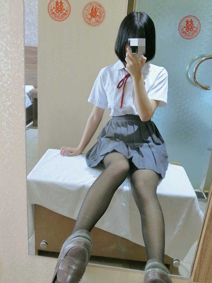 一只肉酱阿 – 黑丝制服 [45P+4V] TC辅助网www.tcsq1.com1326