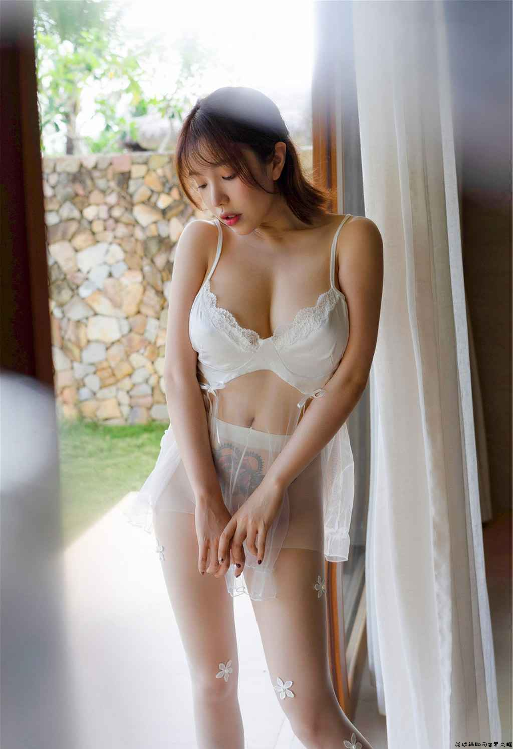 黄楽然轻薄透视的婚纱下搭配朦胧丝袜 TC辅助网www.tcsq1.com1717