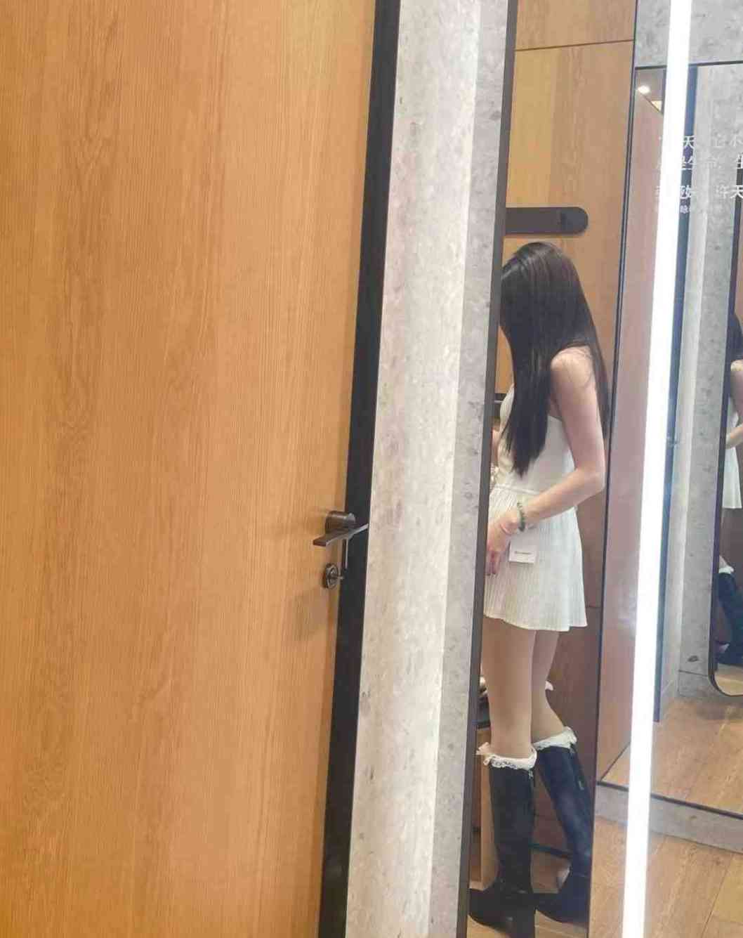 某博不好意思让熟人看到的照片 TC辅助网www.tcsq1.com9579